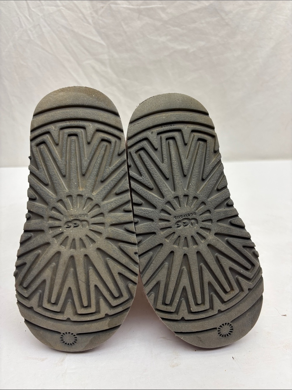 UGG Classic Short Boots size 10 toddler girl, box 72 - Picture 7 of 8